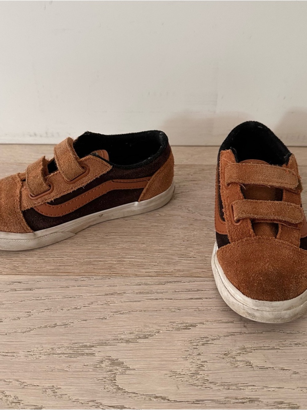 Vans Kids Old Skool suede sneakers with velcro
